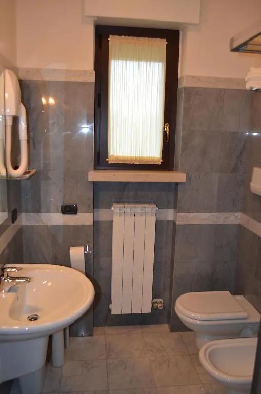פסקיארה דל גארדה Hotel Olioso